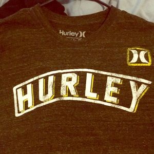 Black and yellow men’s Hurley buckle T-shirt